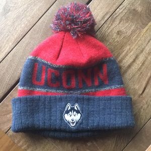 Women’s UConn Pom Pom hat